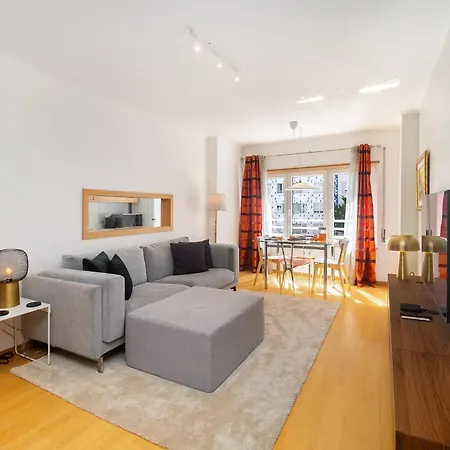 Whome Modern With Great Atmosphere