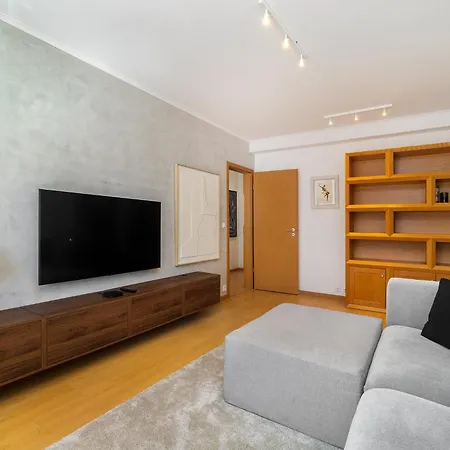 Whome Modern With Great Atmosphere Apartment
