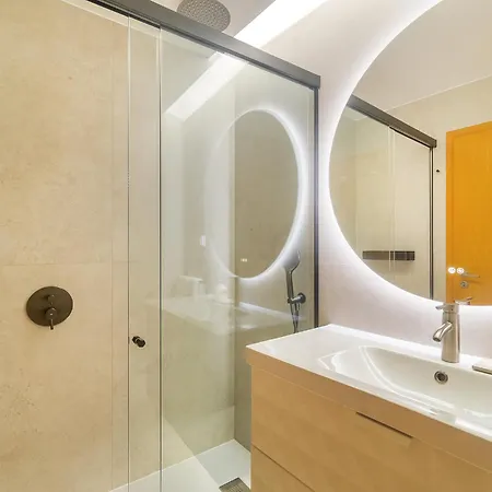 Whome Modern With Great Atmosphere Apartment *