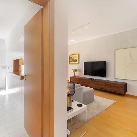 Apartment Whome Modern With Great Atmosphere *